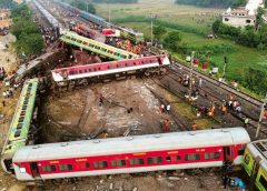 印度3列車連環撞 288死逾千傷 基建老化慣常超載 鐵路事故每年數千計