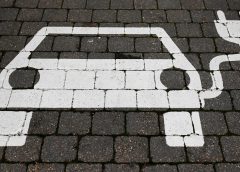 歐盟擬向華電動車加徵25%關稅　年增20億歐元收入