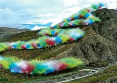 始祖鳥蔡國強西藏藝術騷「炸山」捱轟 製3000米「升龍」動態煙花景觀 遭斥毁高原生態